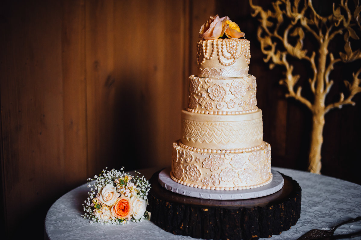 beautiful peach color wedding cake
