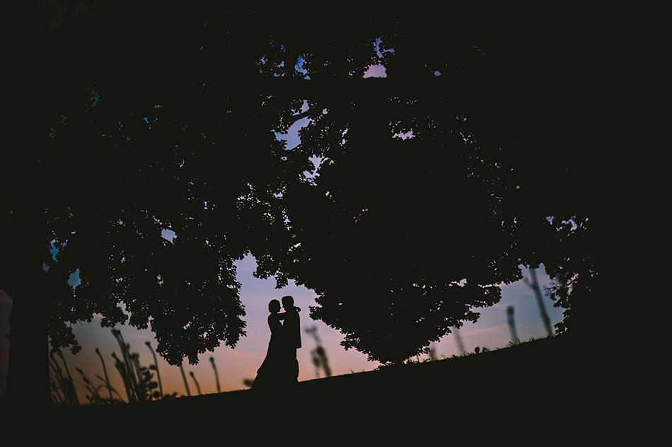creative wedding photo silhouette at dusk by the oberports