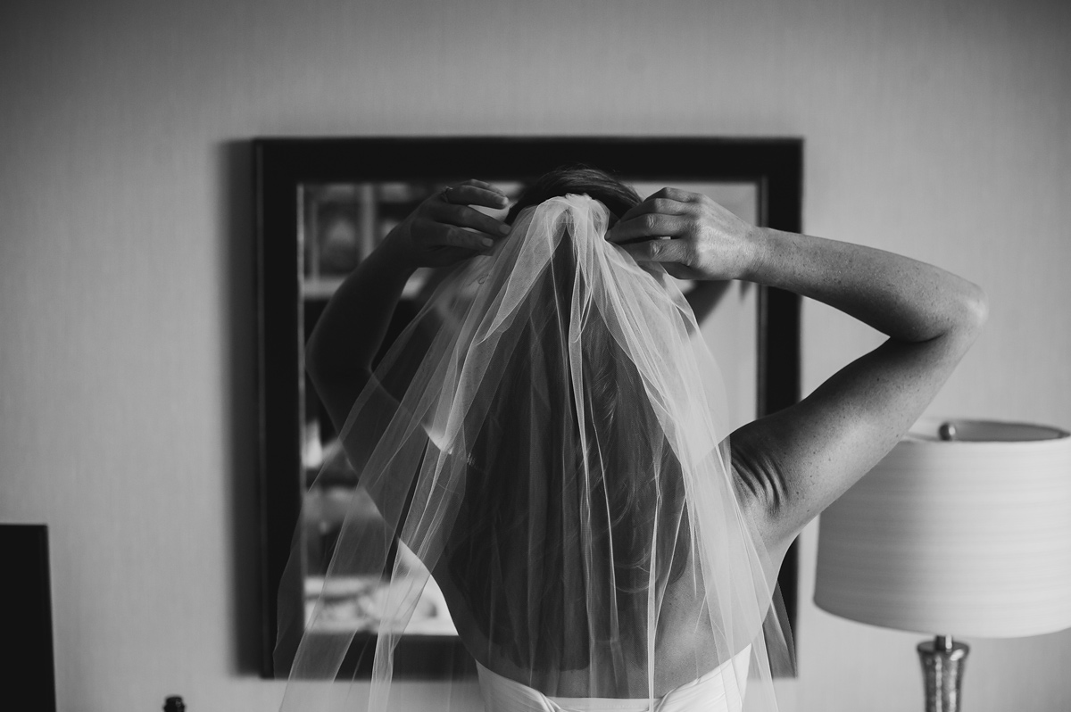 bride putting veil on