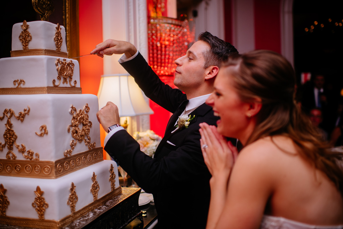 greenbrier resort wedding reception cake cutting