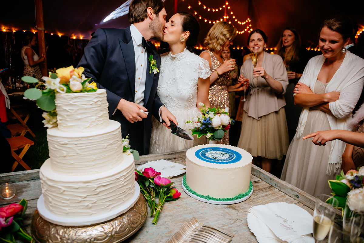 wedding reception cake cutting