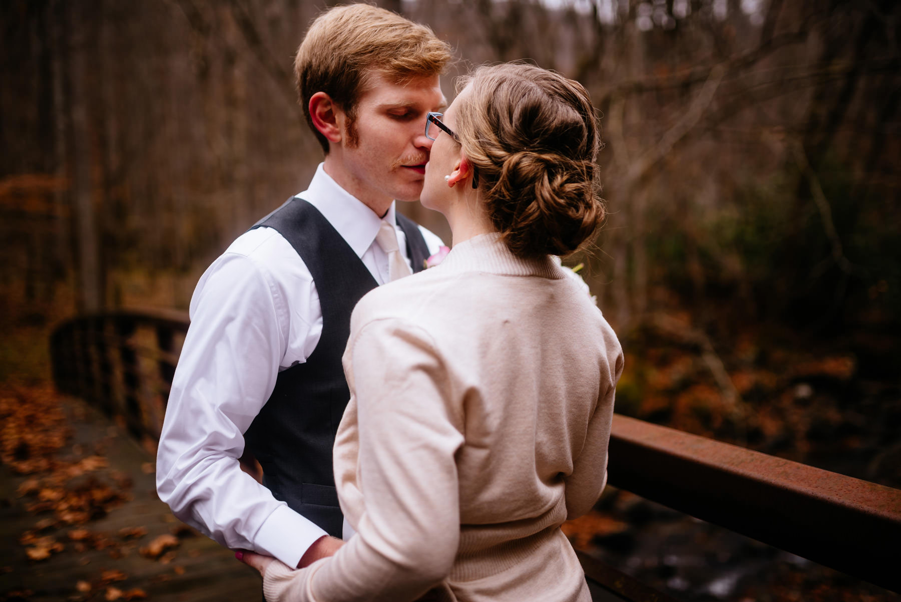 bride groom kissing autumn outdoor elopement