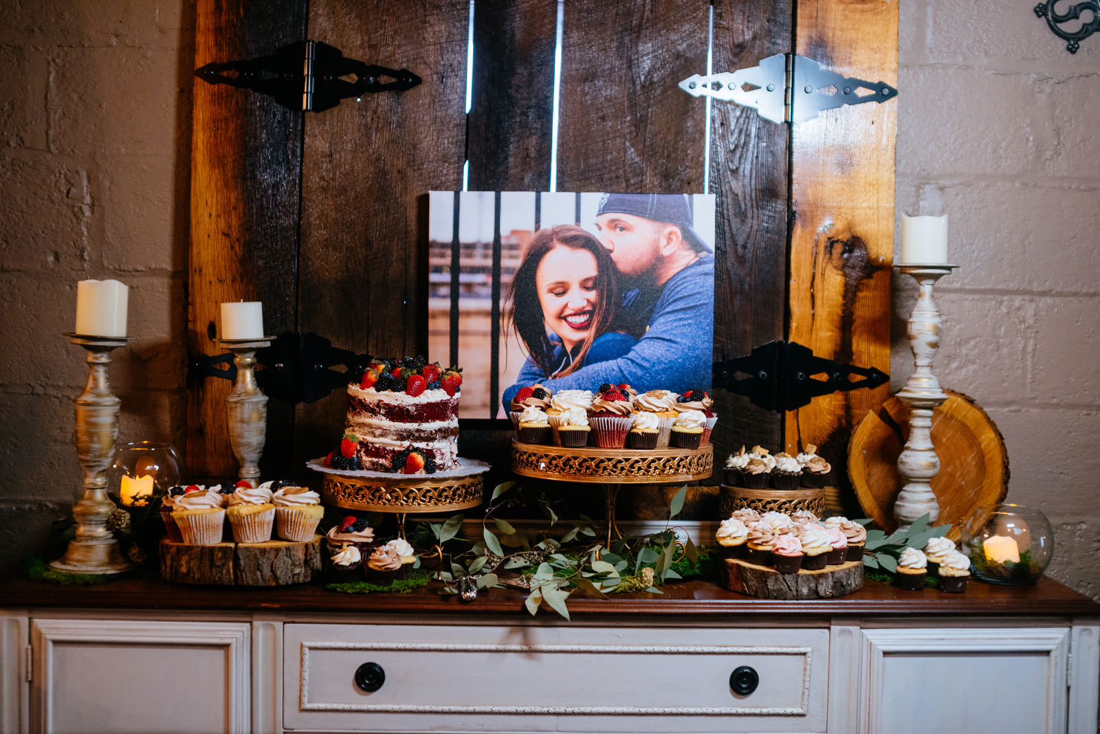 cupcake table wedding details